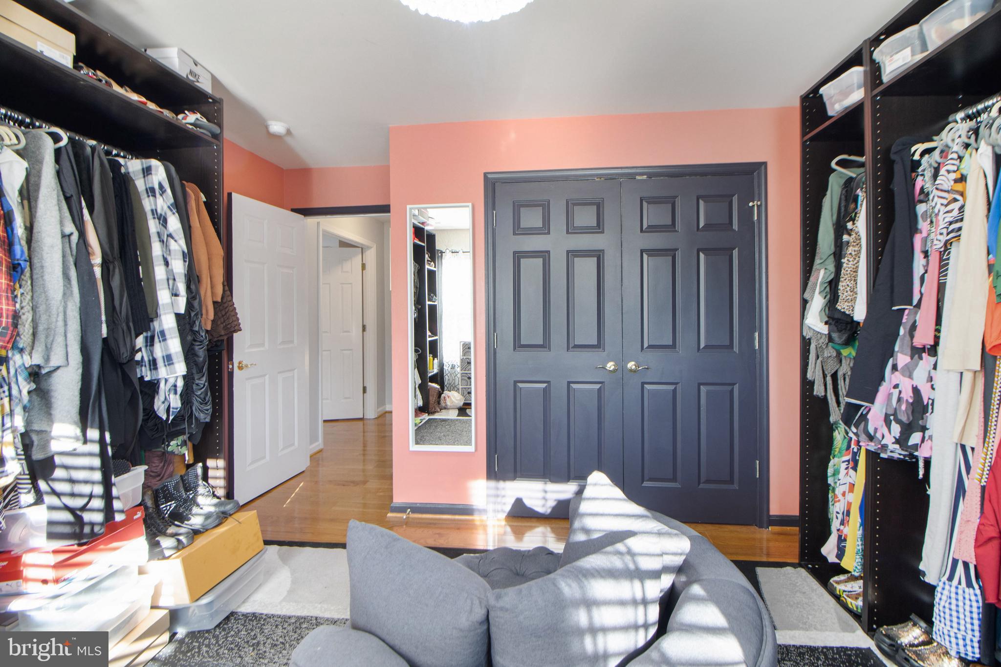 ISLAND CREEK WOODS - Residential