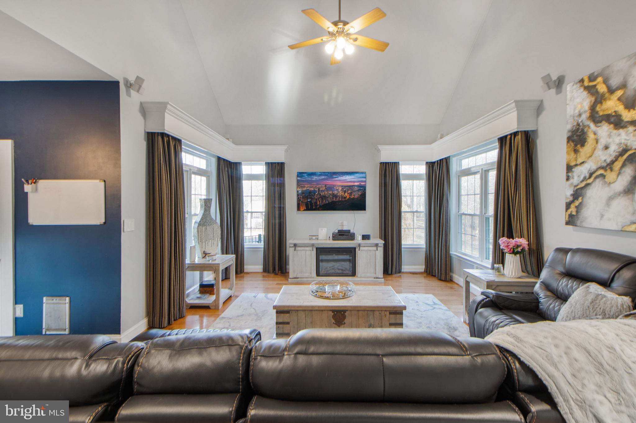 ISLAND CREEK WOODS - Residential