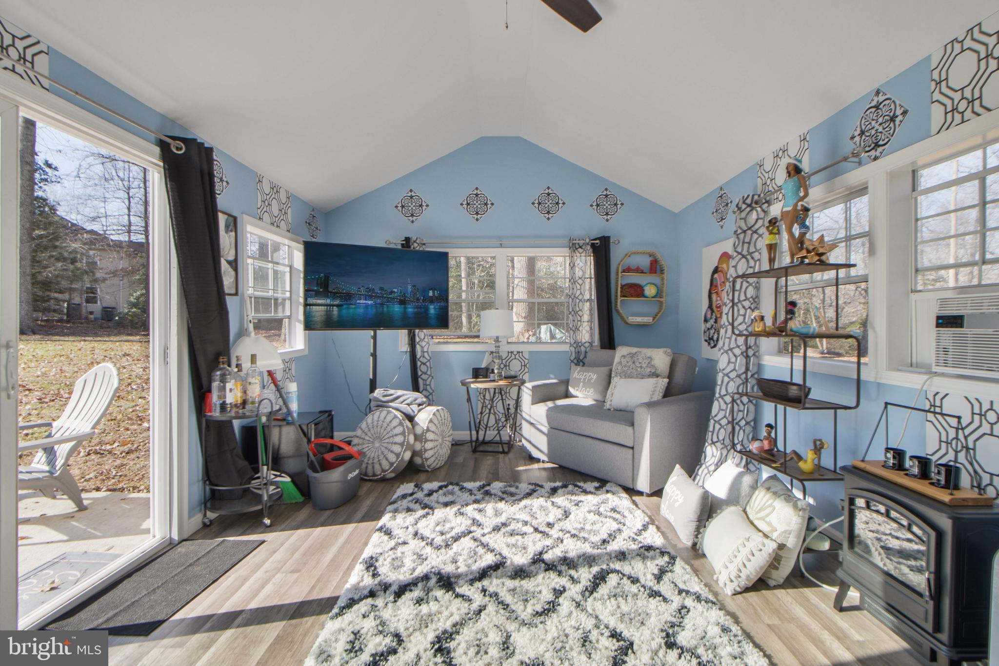 ISLAND CREEK WOODS - Residential