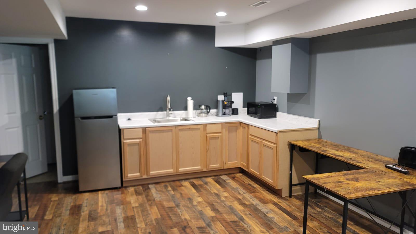 ISLAND CREEK WOODS - Residential