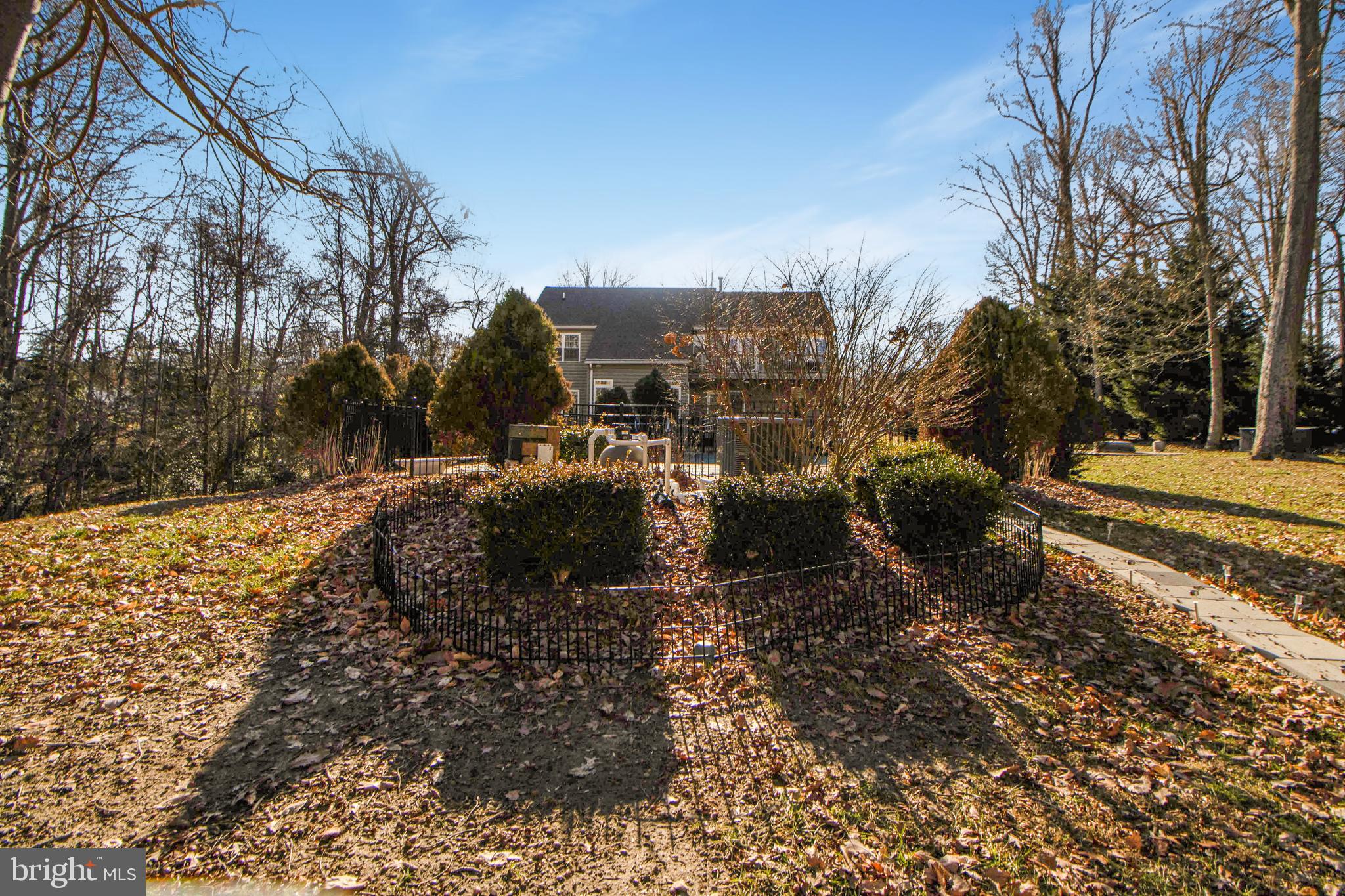 ISLAND CREEK WOODS - Residential