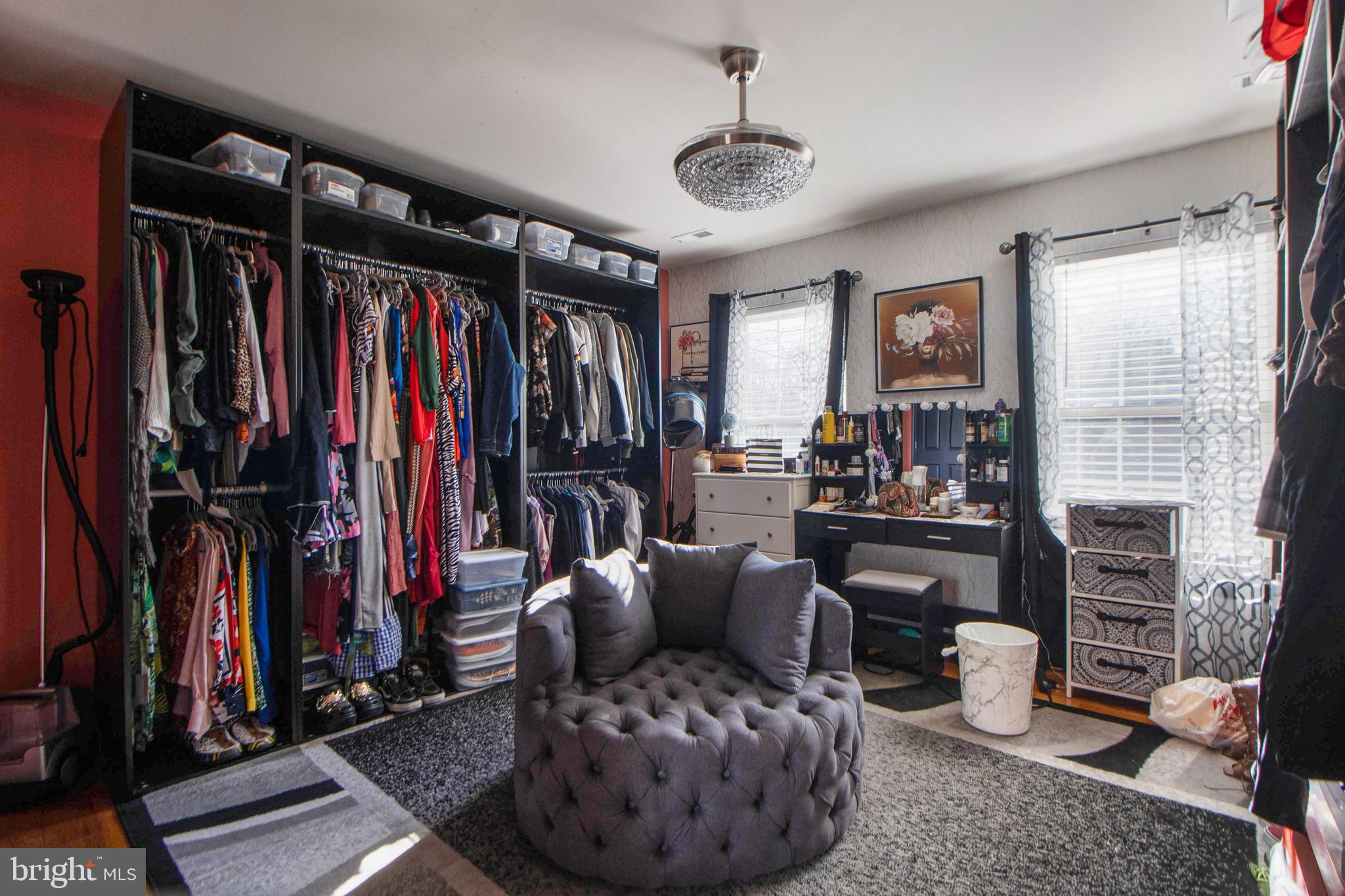 ISLAND CREEK WOODS - Residential