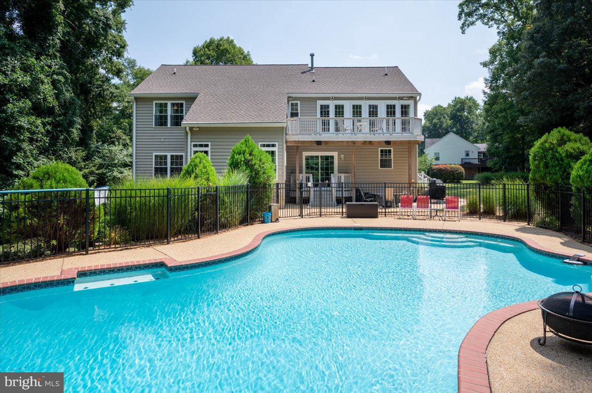 ISLAND CREEK WOODS - Residential