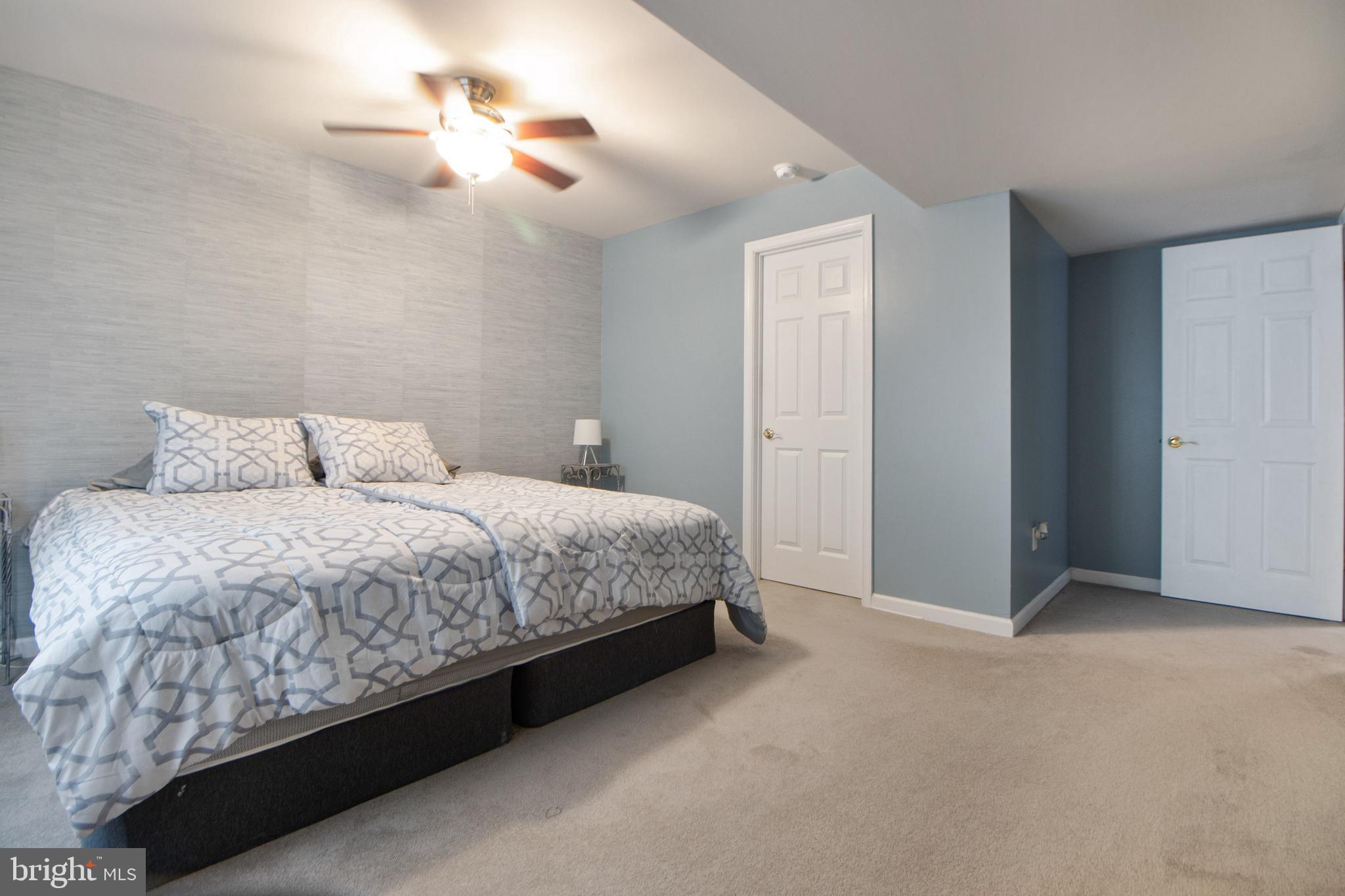 ISLAND CREEK WOODS - Residential