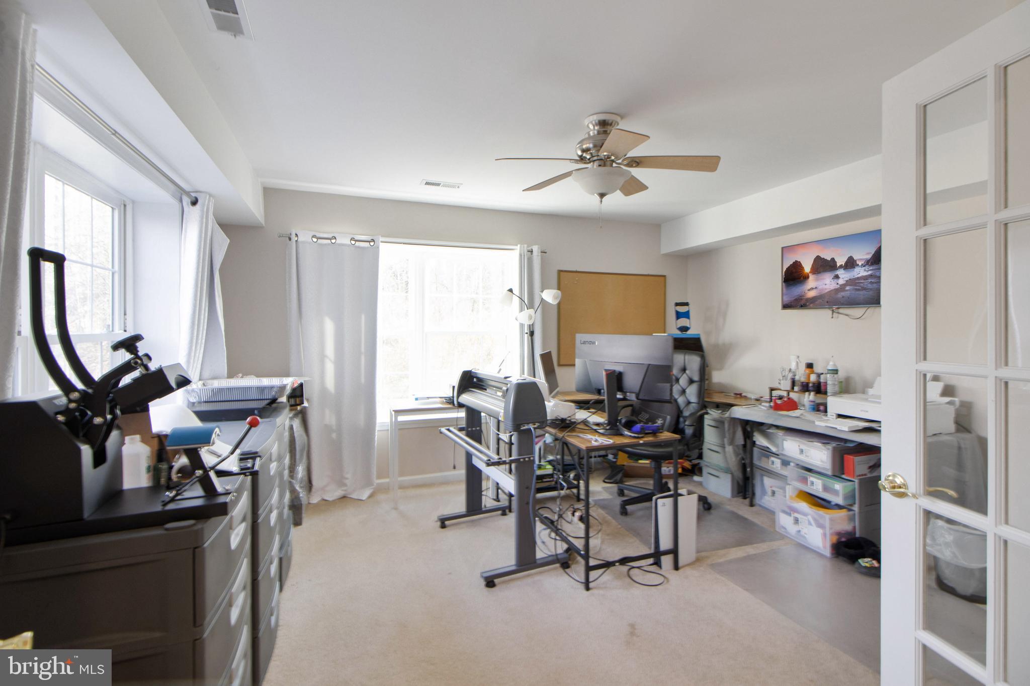 ISLAND CREEK WOODS - Residential