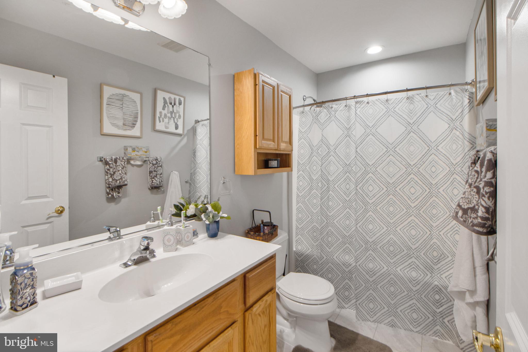 ISLAND CREEK WOODS - Residential