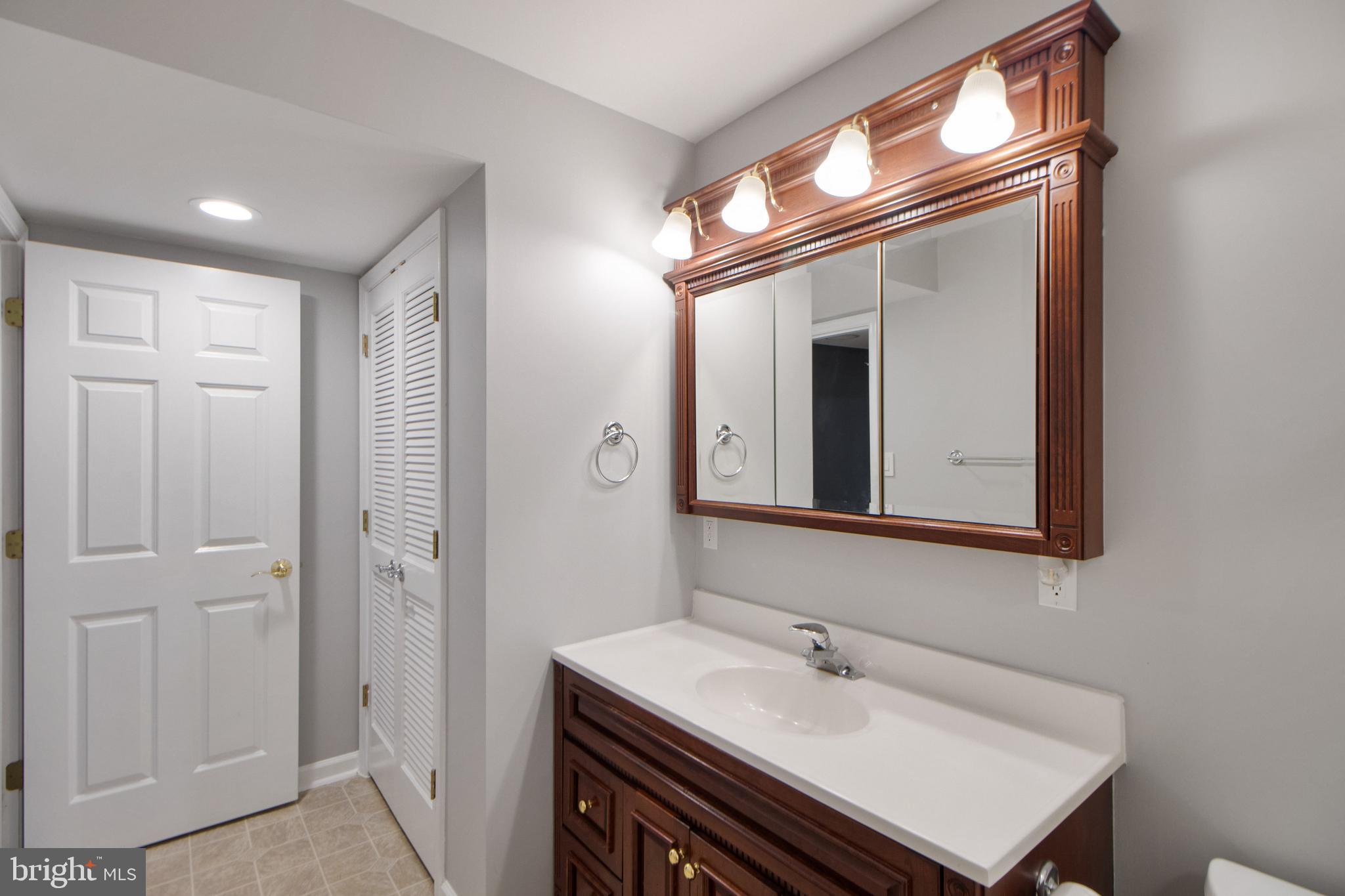 ISLAND CREEK WOODS - Residential