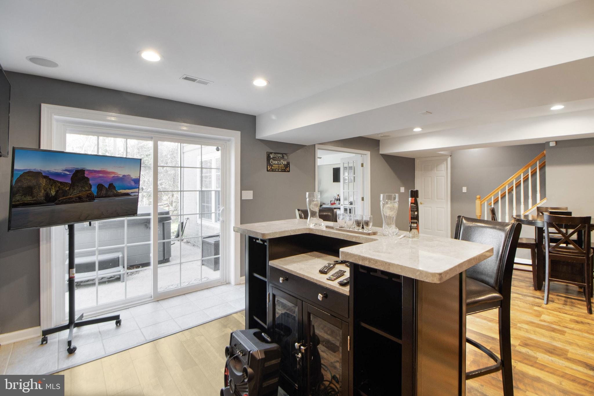 ISLAND CREEK WOODS - Residential