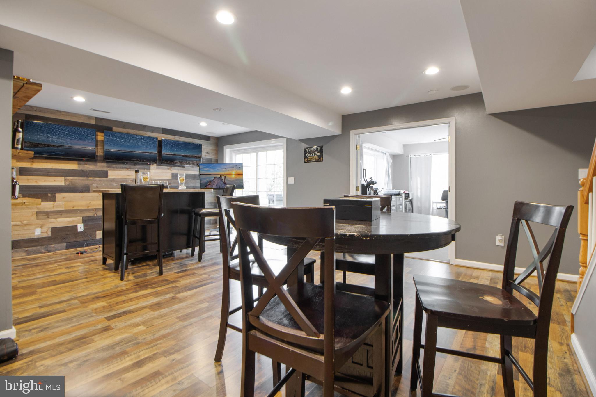 ISLAND CREEK WOODS - Residential