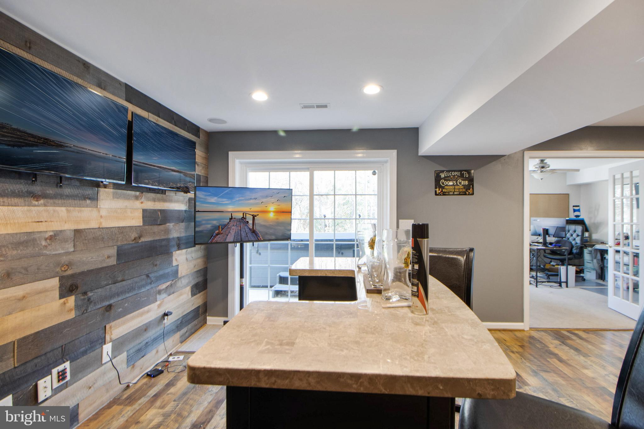 ISLAND CREEK WOODS - Residential