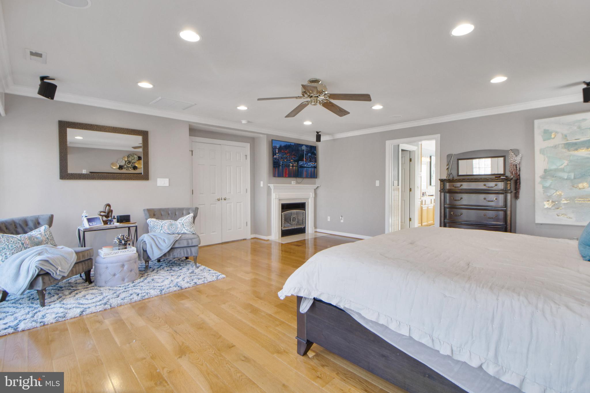 ISLAND CREEK WOODS - Residential