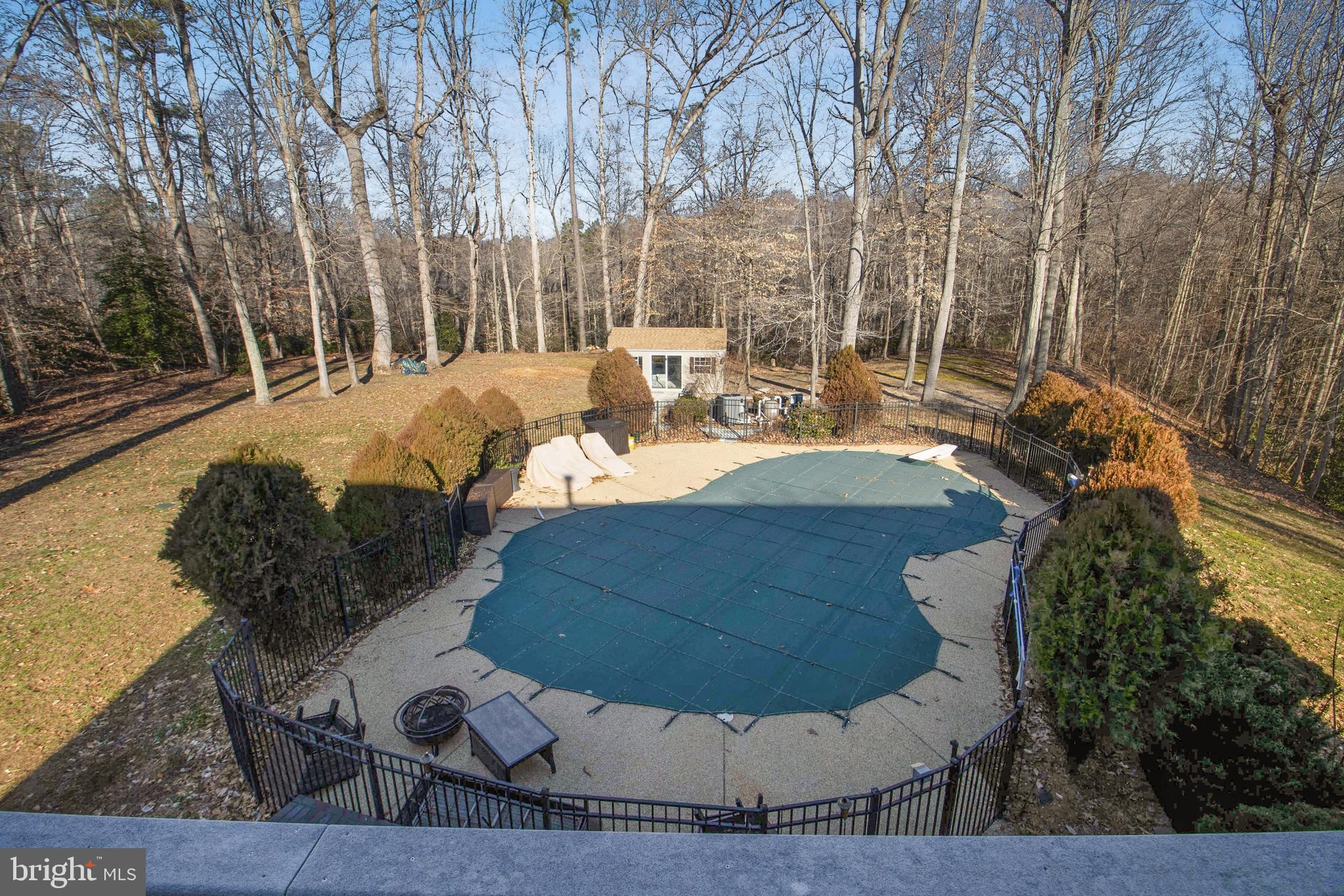 ISLAND CREEK WOODS - Residential