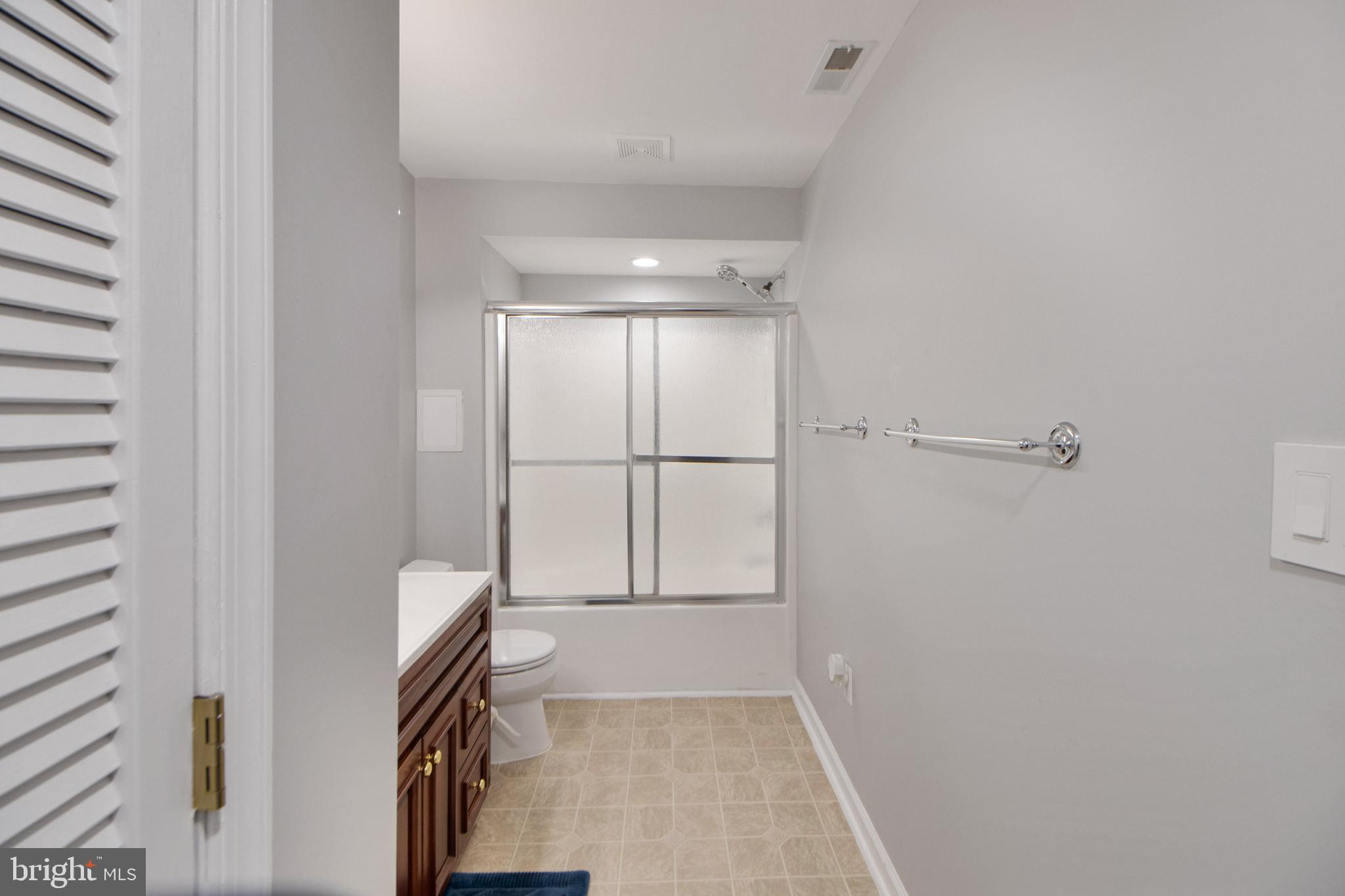 ISLAND CREEK WOODS - Residential