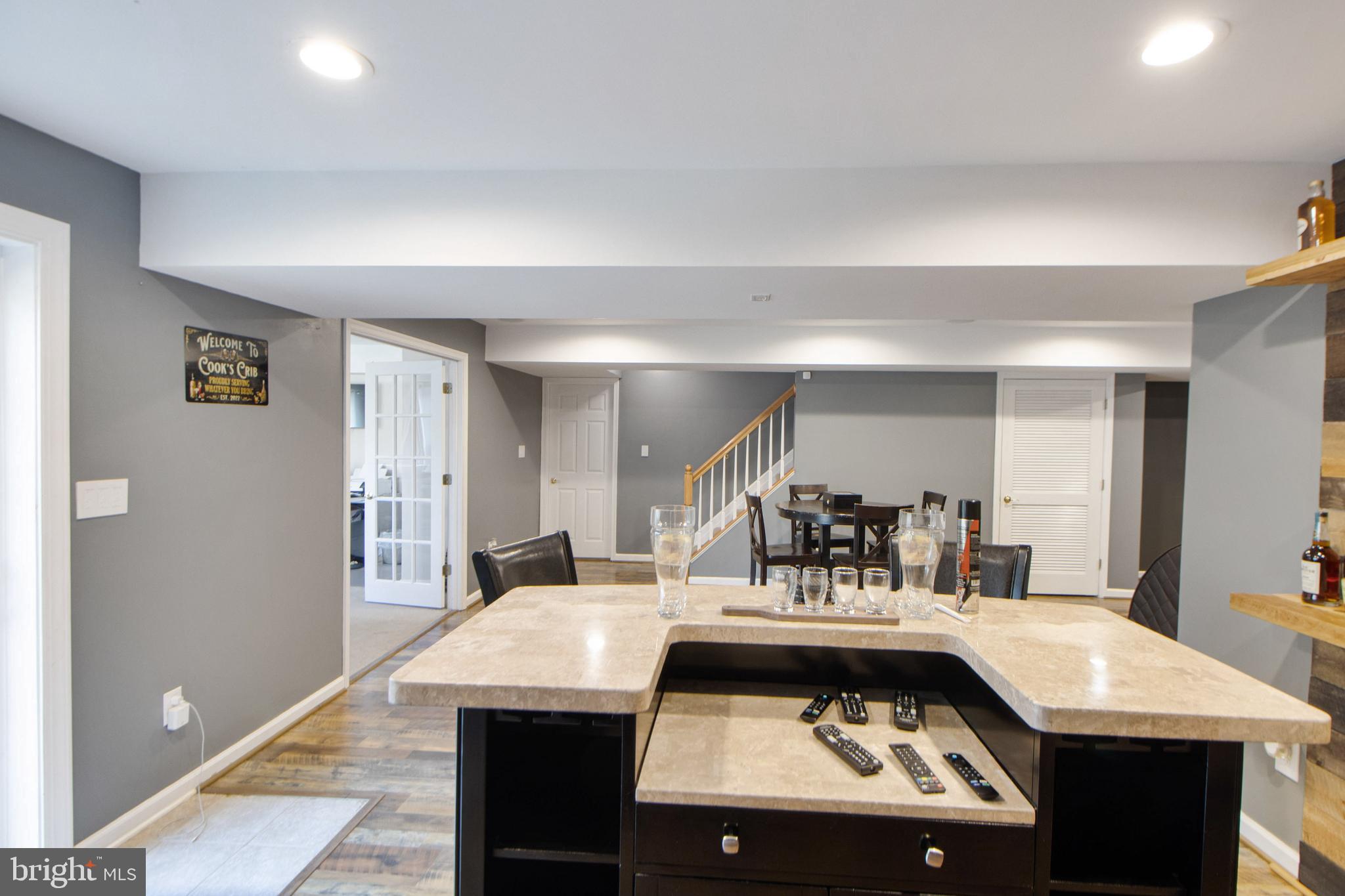 ISLAND CREEK WOODS - Residential