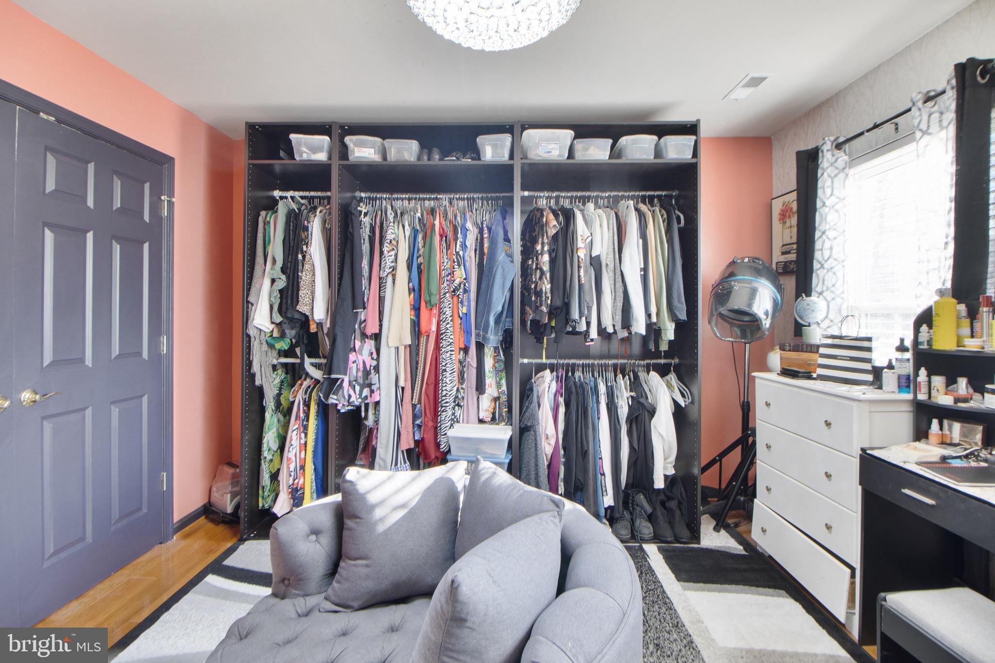 ISLAND CREEK WOODS - Residential