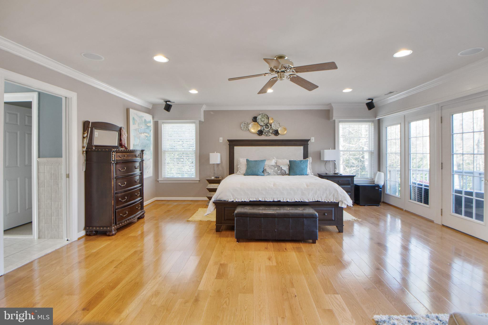 ISLAND CREEK WOODS - Residential