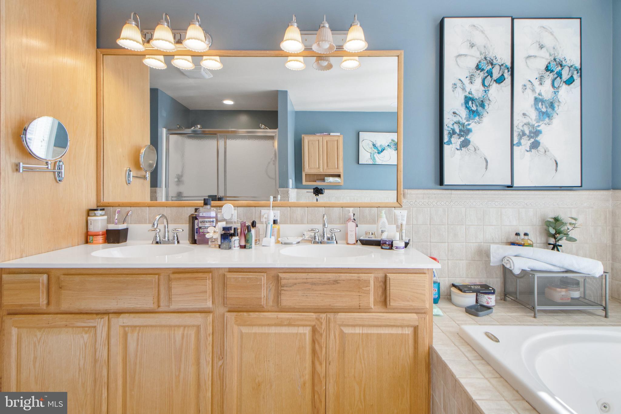 ISLAND CREEK WOODS - Residential