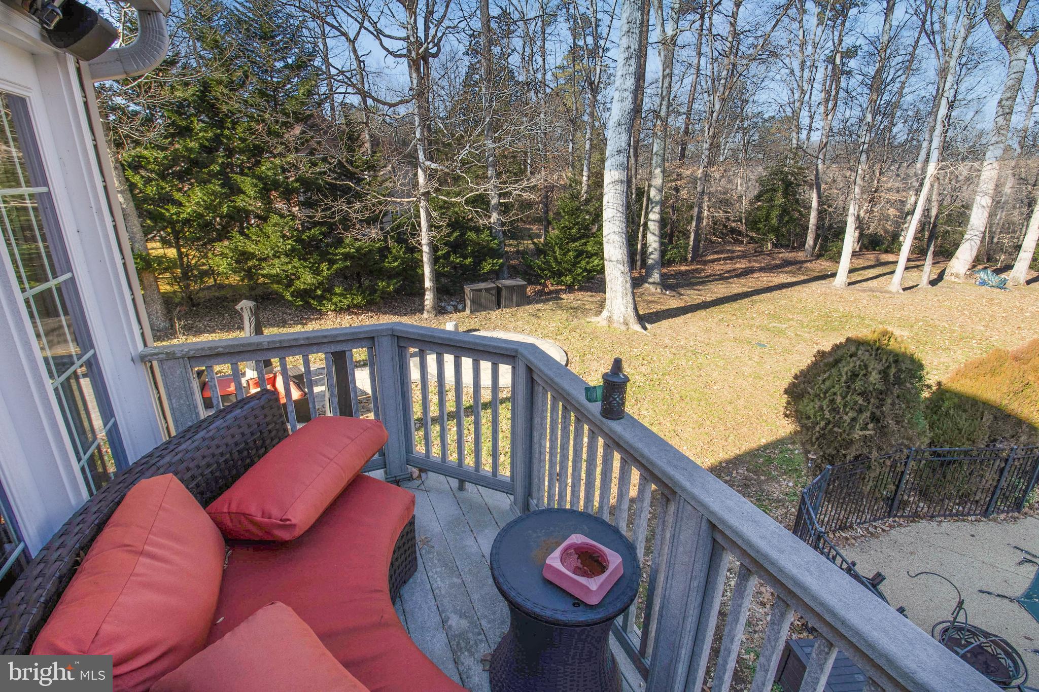 ISLAND CREEK WOODS - Residential