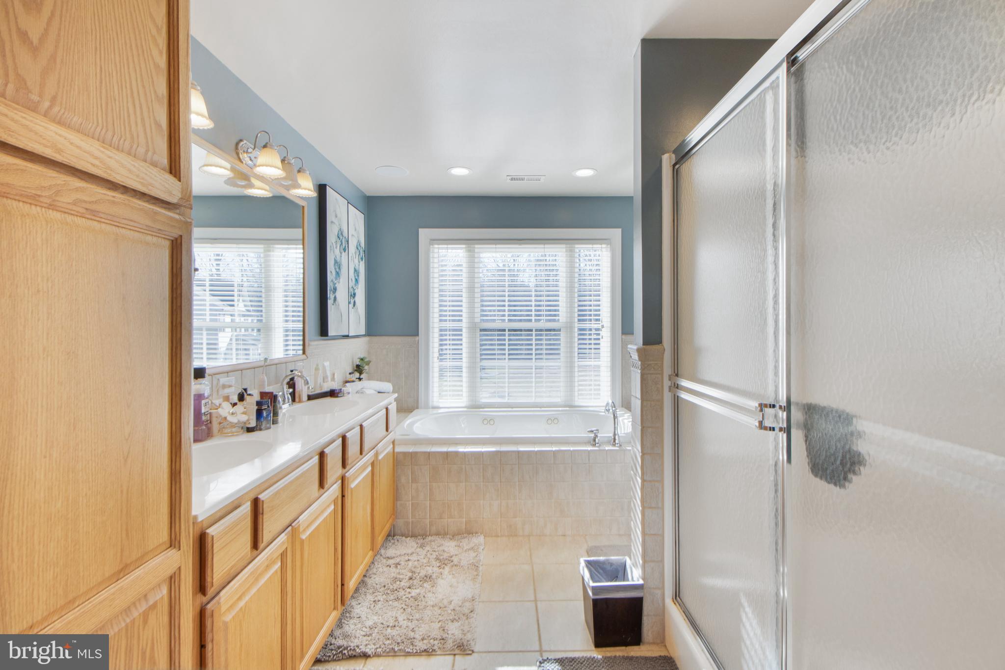 ISLAND CREEK WOODS - Residential