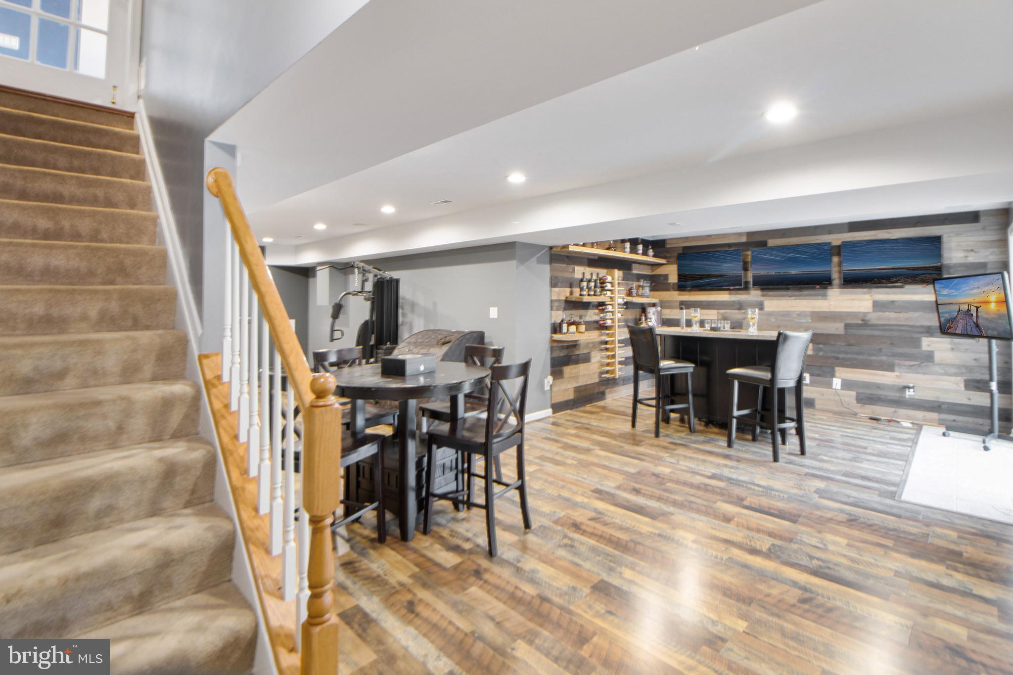 ISLAND CREEK WOODS - Residential