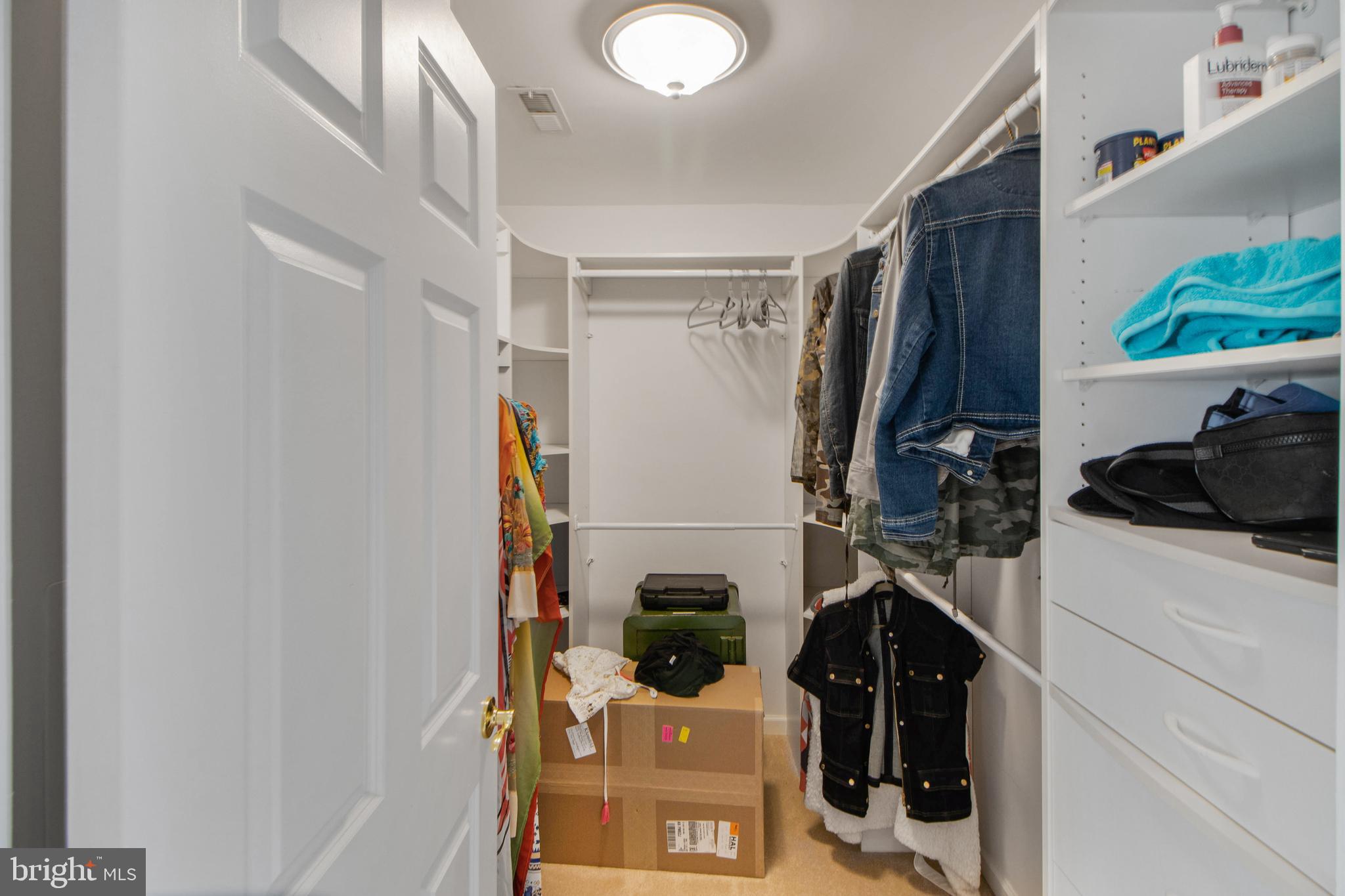 ISLAND CREEK WOODS - Residential