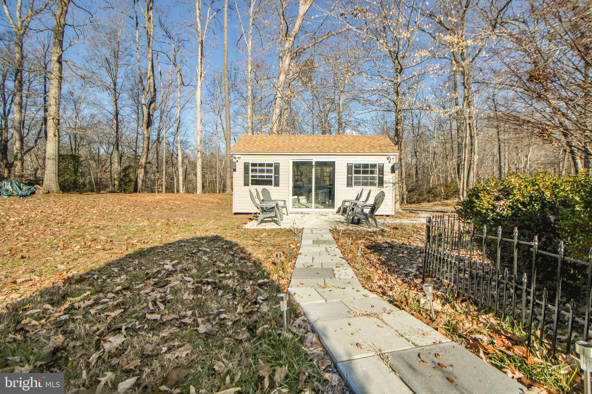 ISLAND CREEK WOODS - Residential