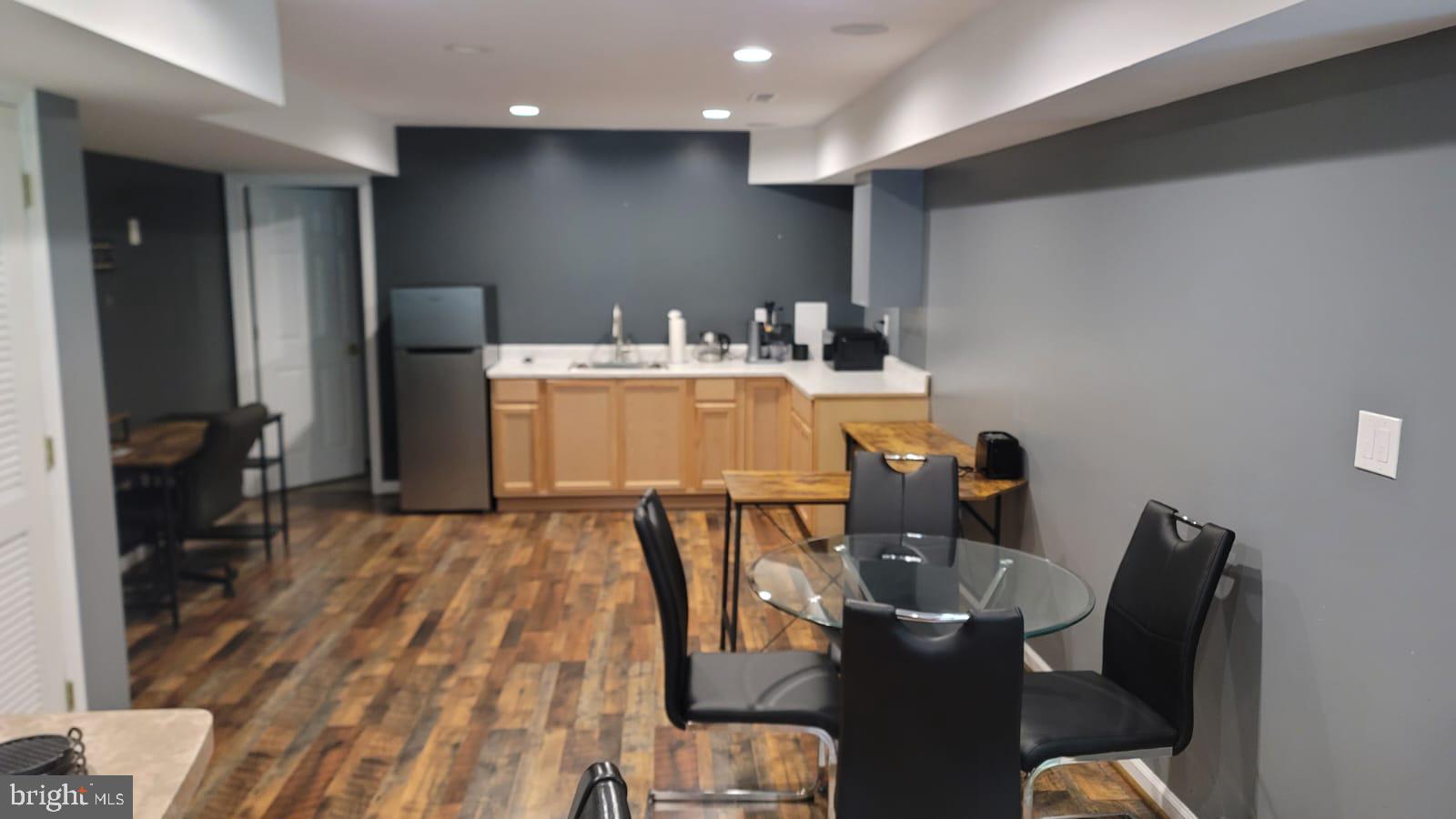 ISLAND CREEK WOODS - Residential