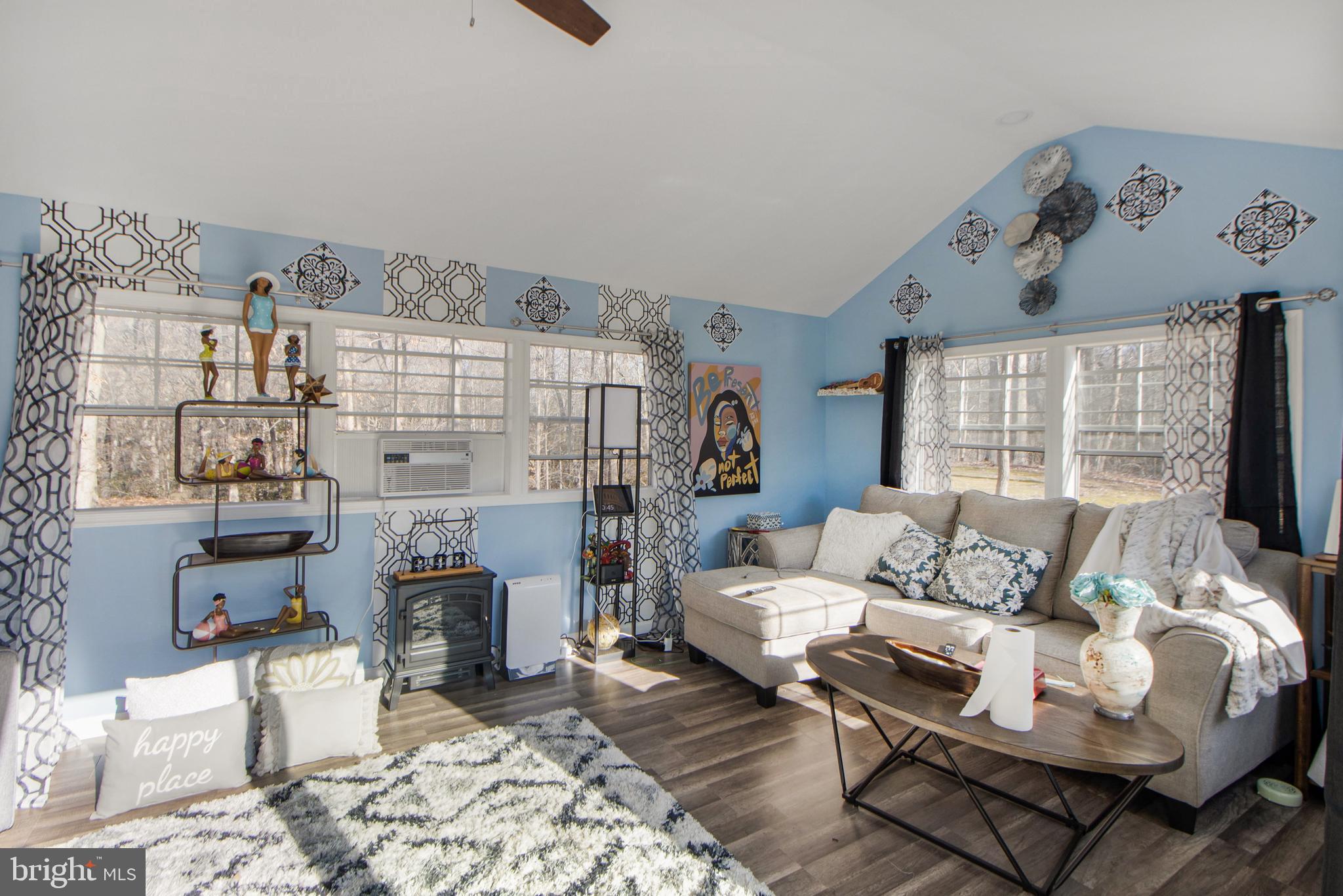 ISLAND CREEK WOODS - Residential