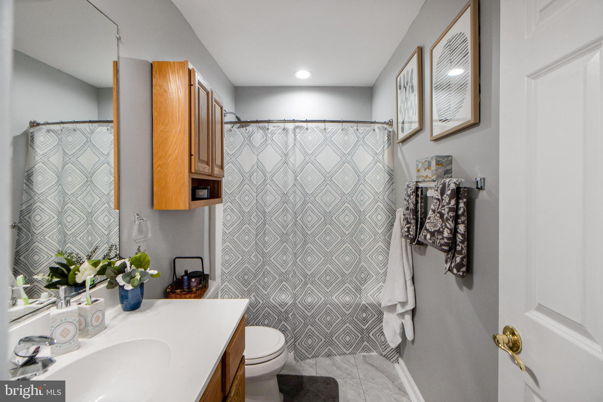 ISLAND CREEK WOODS - Residential