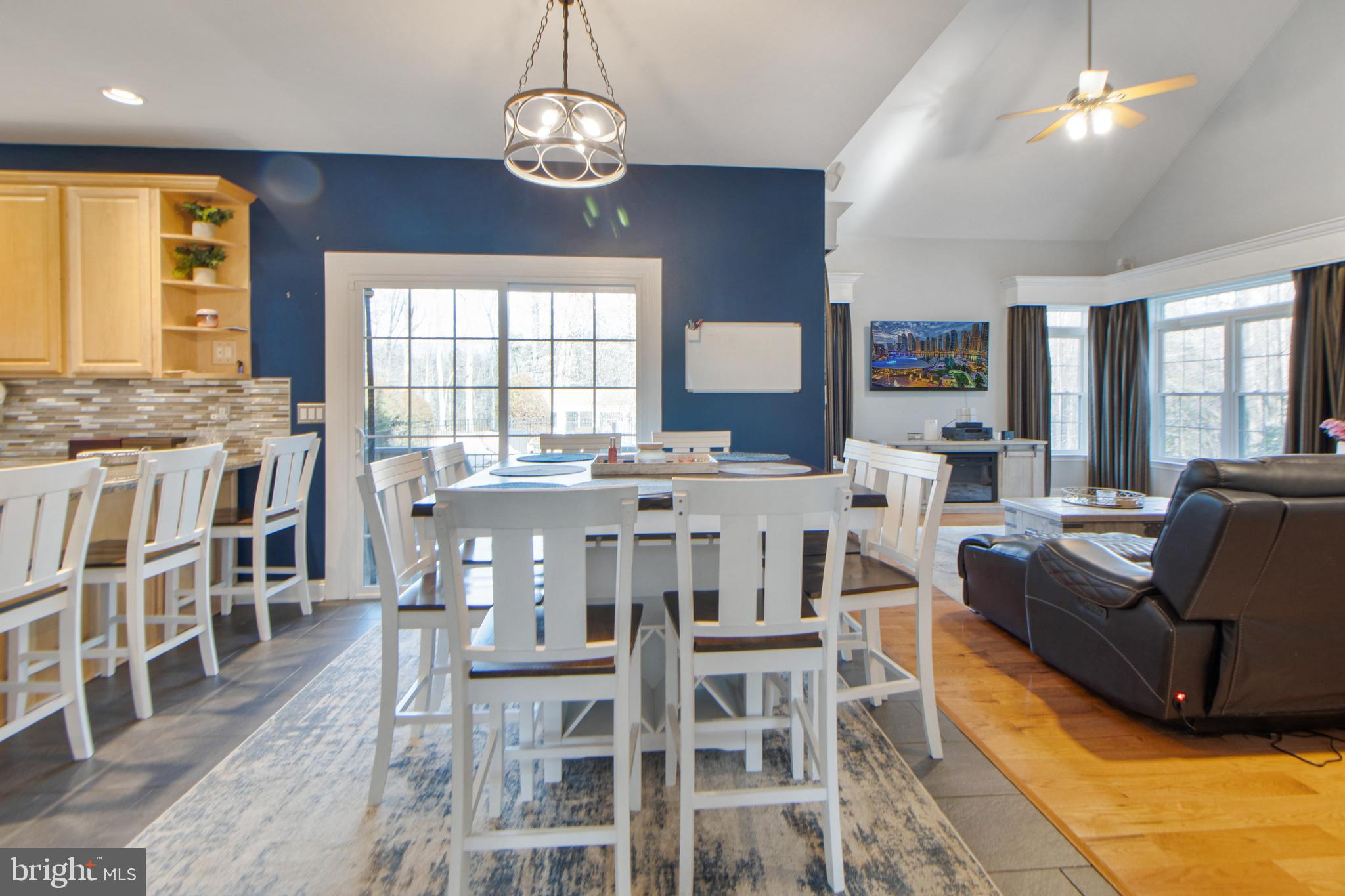 ISLAND CREEK WOODS - Residential