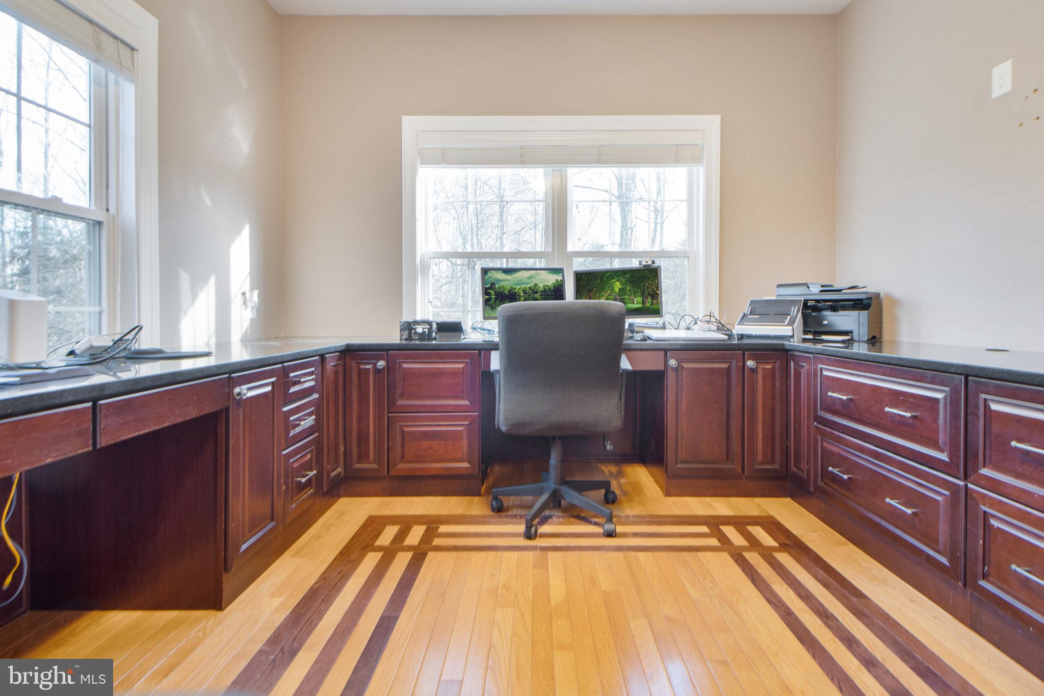 ISLAND CREEK WOODS - Residential