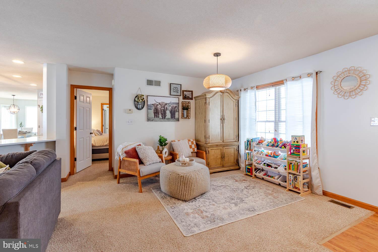 HAMPTON HILLS - Residential