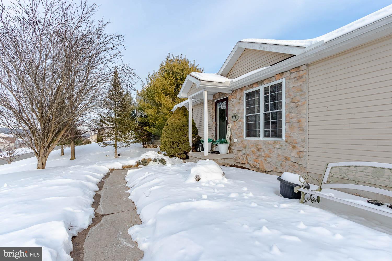 HAMPTON HILLS - Residential