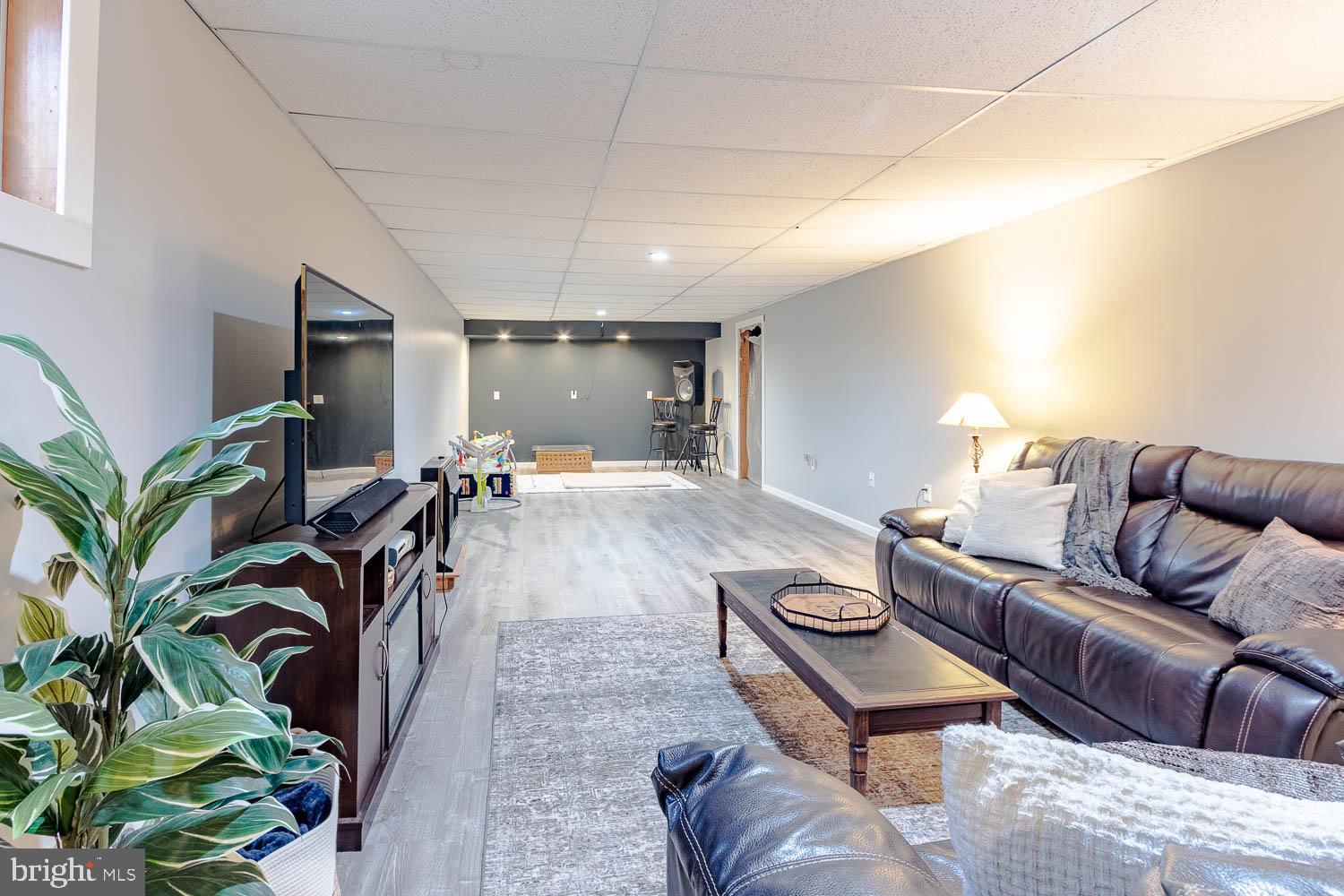 HAMPTON HILLS - Residential