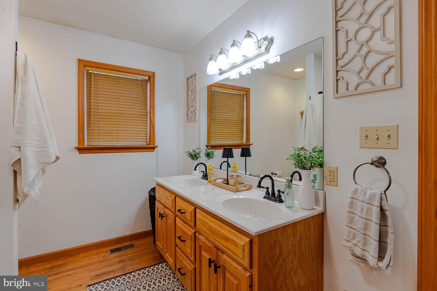 HAMPTON HILLS - Residential