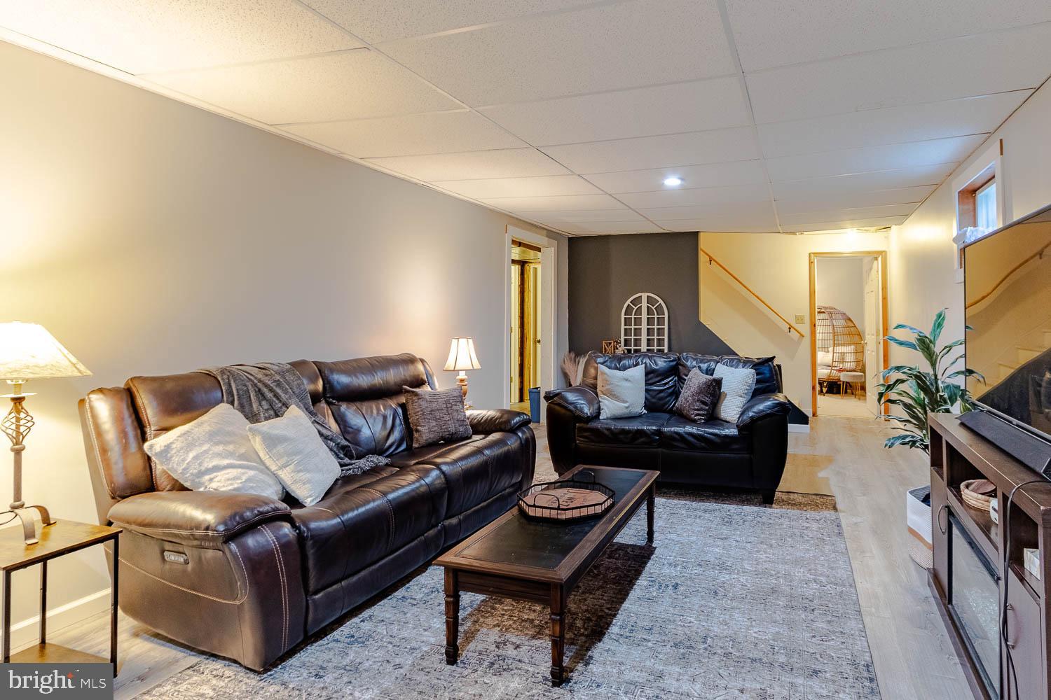 HAMPTON HILLS - Residential