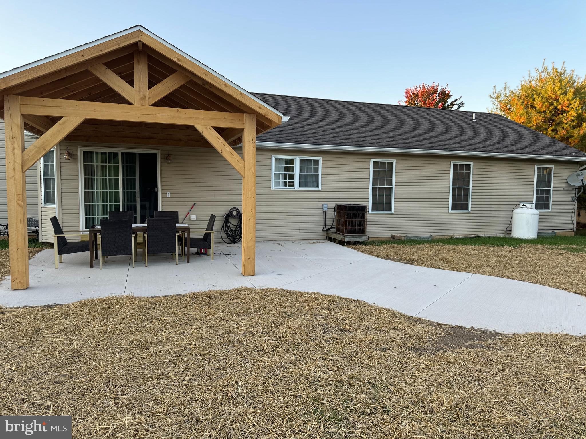 HAMPTON HILLS - Residential