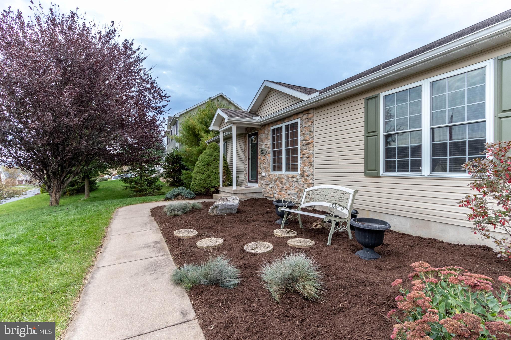 HAMPTON HILLS - Residential