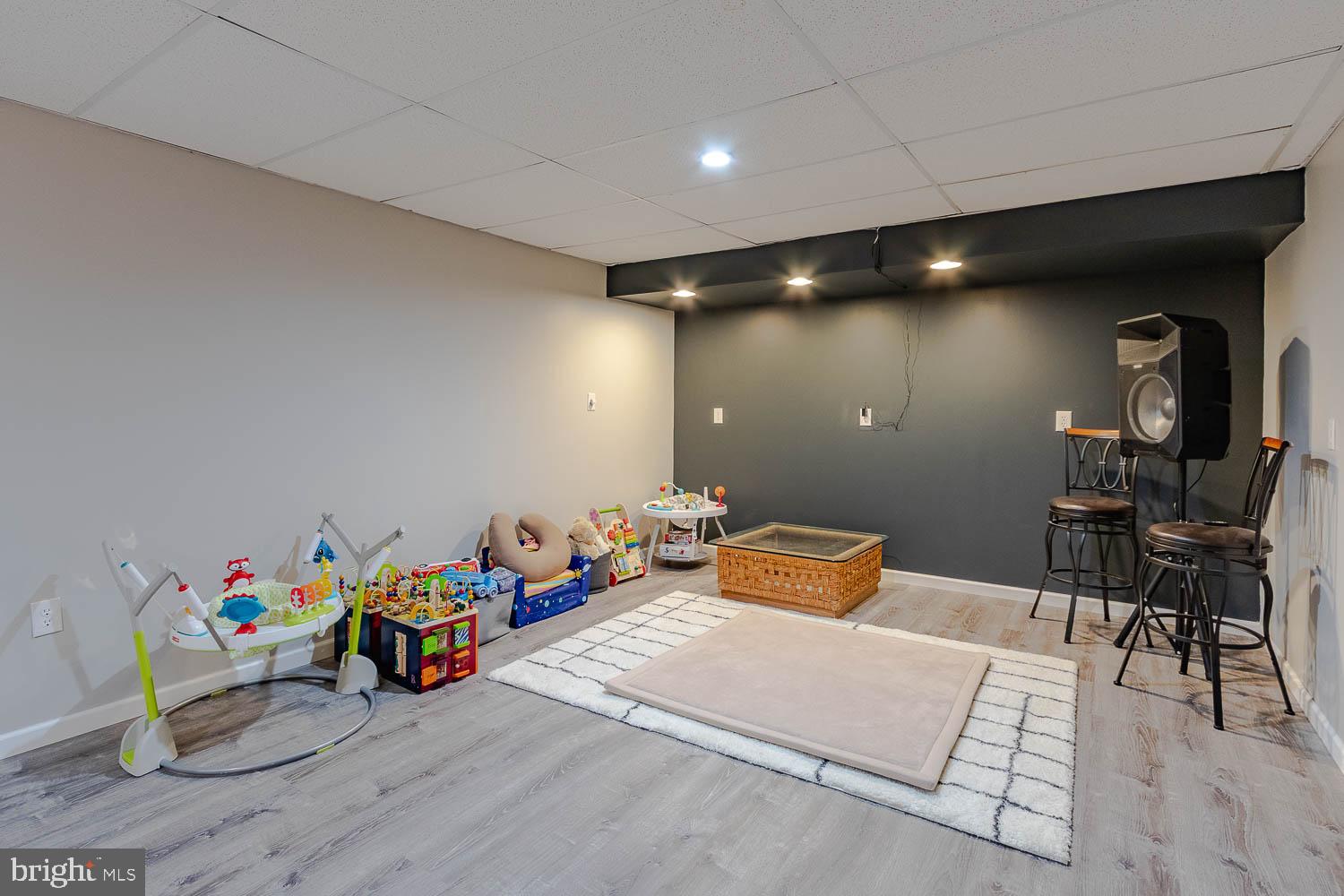 HAMPTON HILLS - Residential