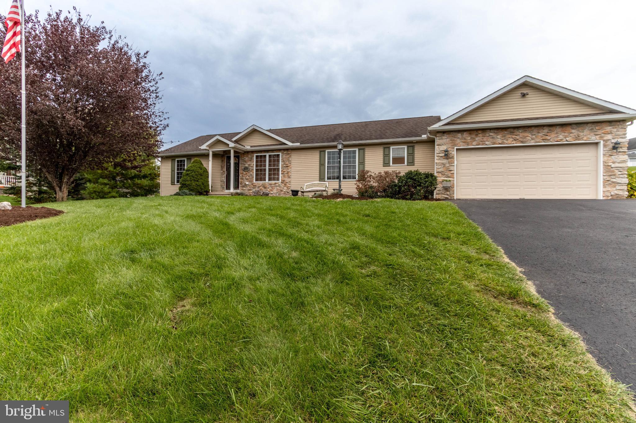 HAMPTON HILLS - Residential