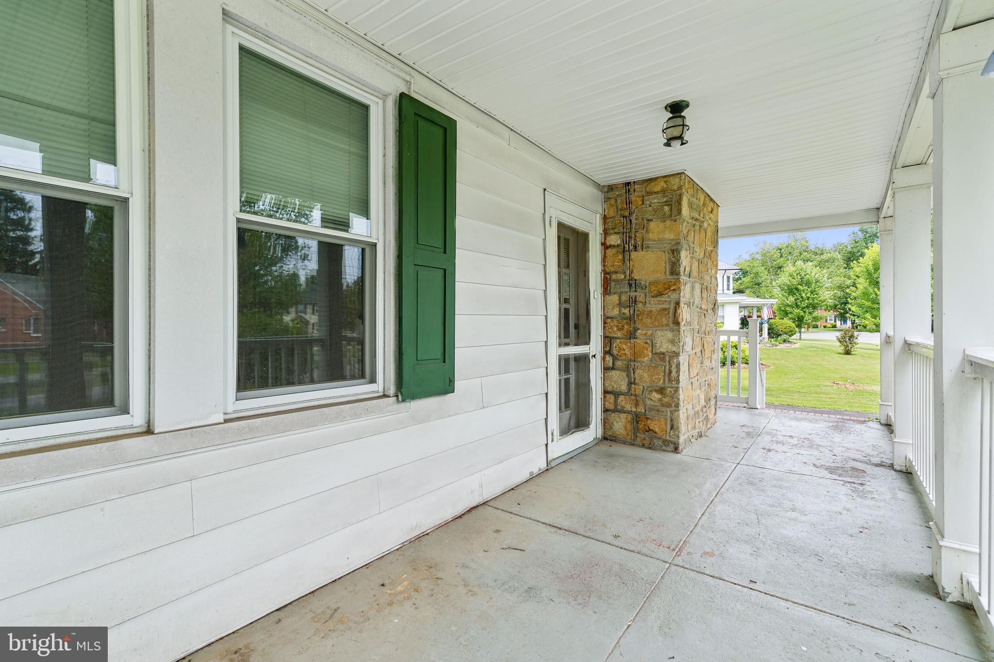405 PARK CIRCLE