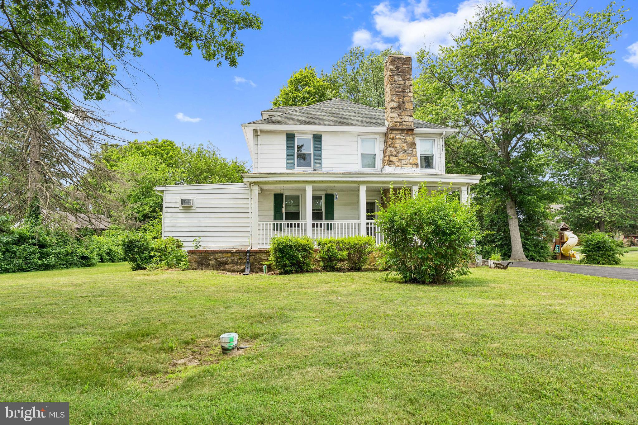 405 PARK CIRCLE