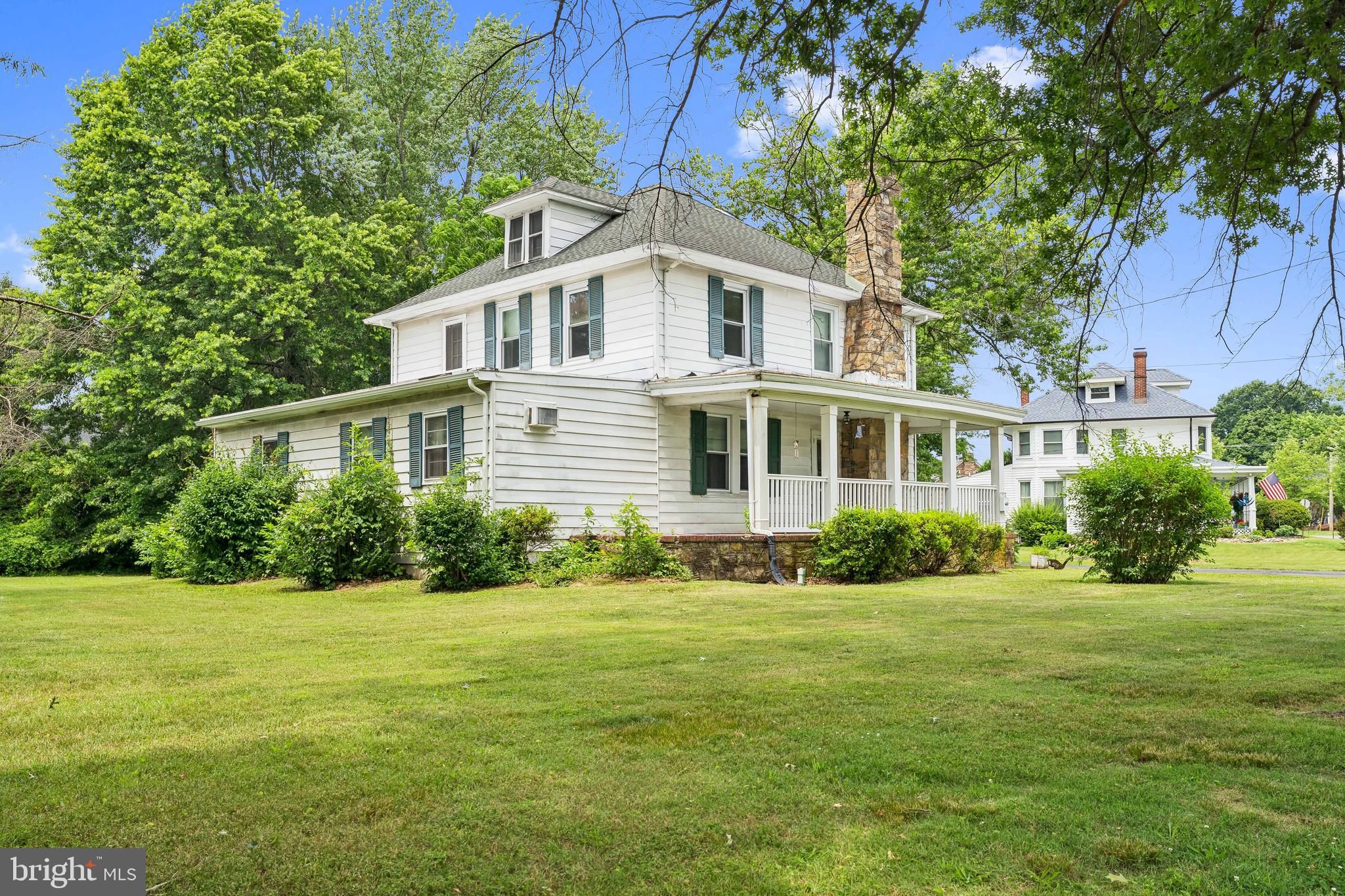 405 PARK CIRCLE