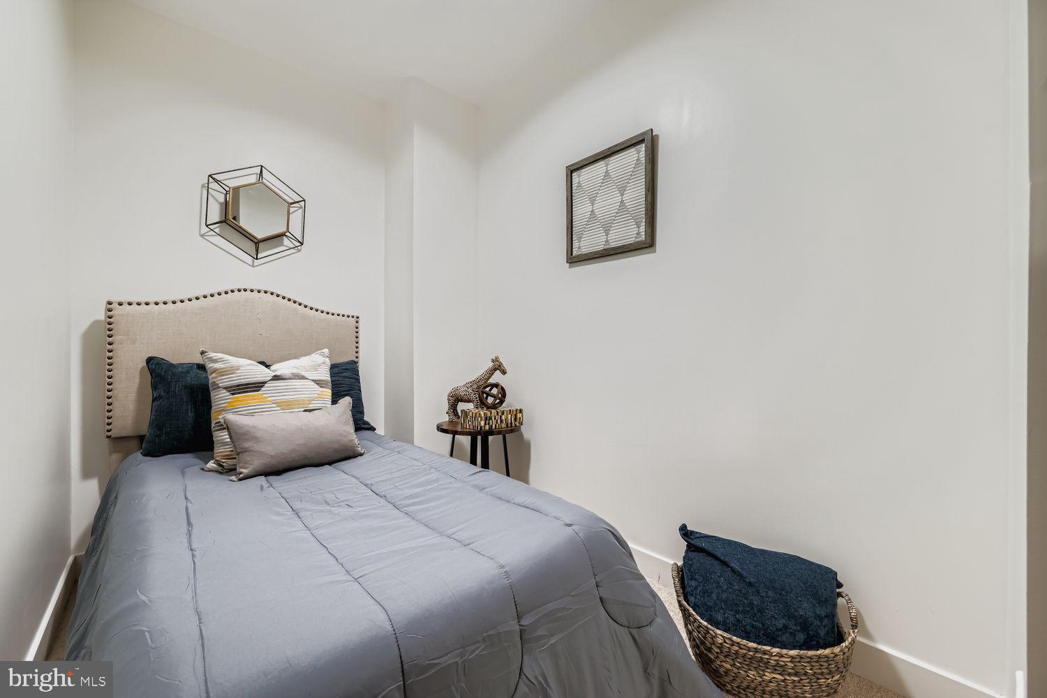 BROADWAY EAST - Residential