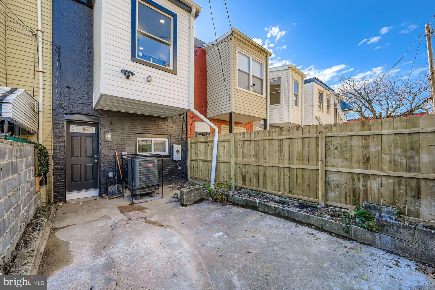 BROADWAY EAST - Residential