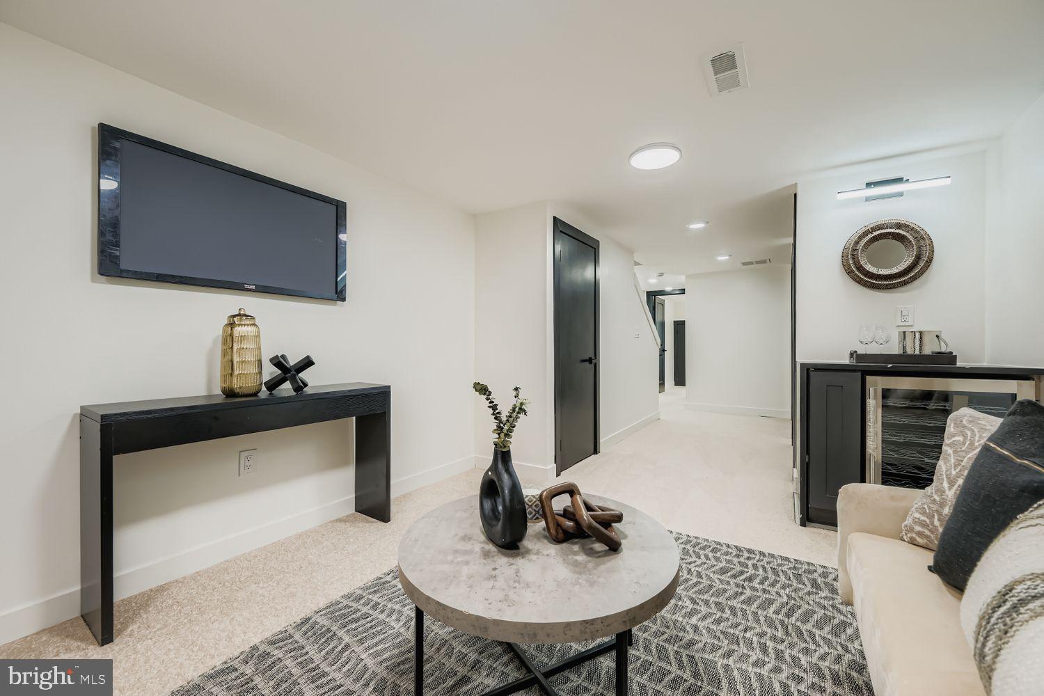 BROADWAY EAST - Residential