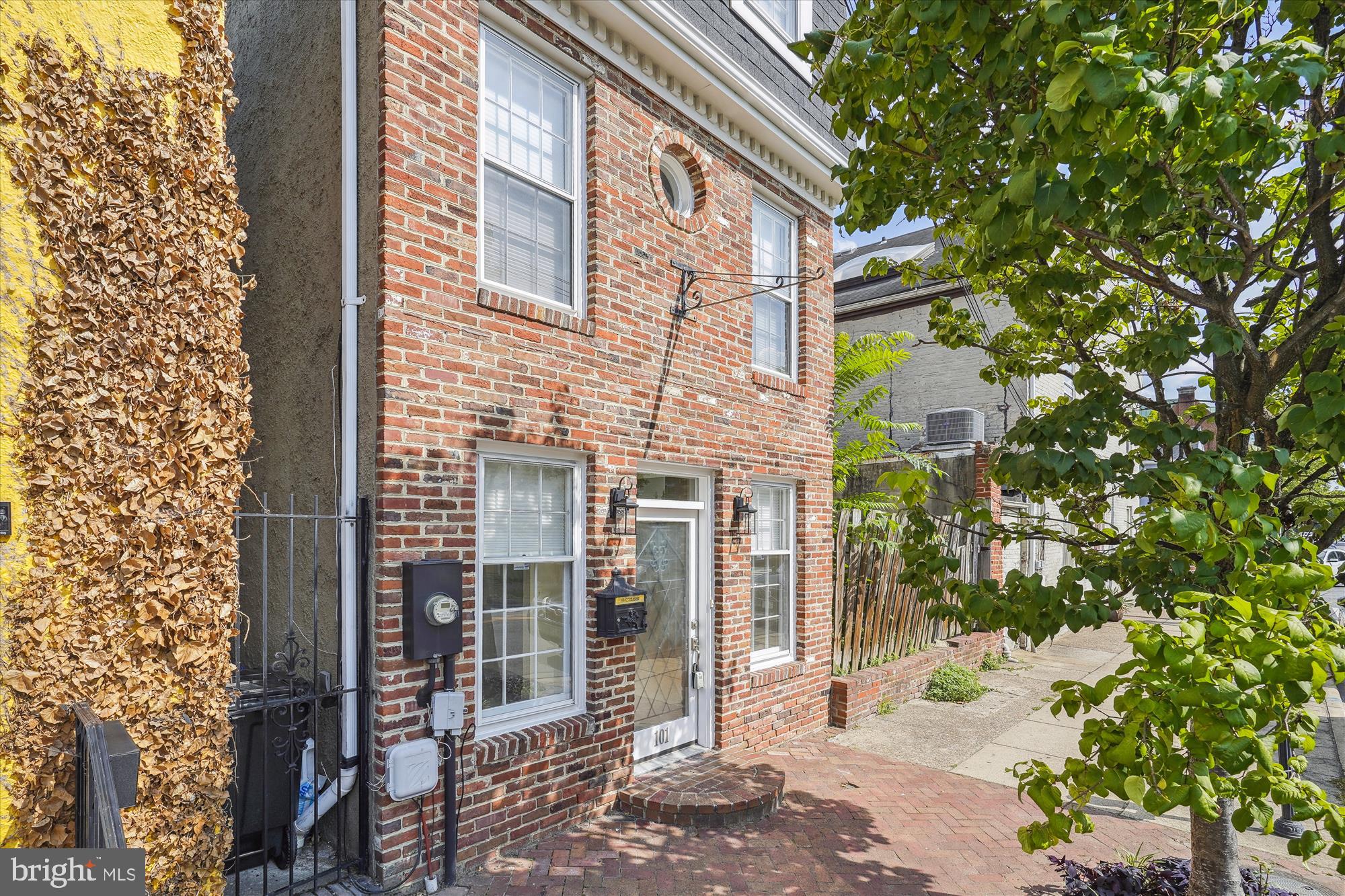 OLD TOWN - Residential Lease