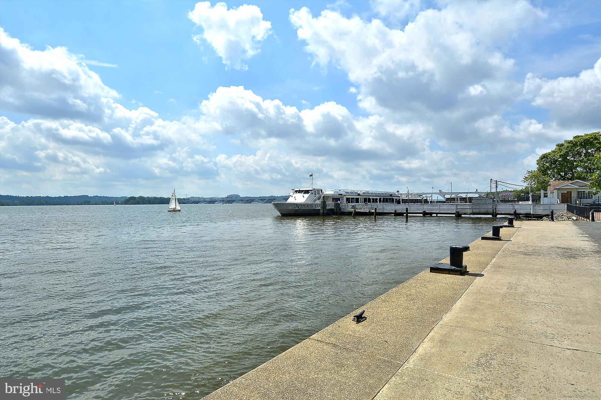 OLD TOWN - Residential Lease