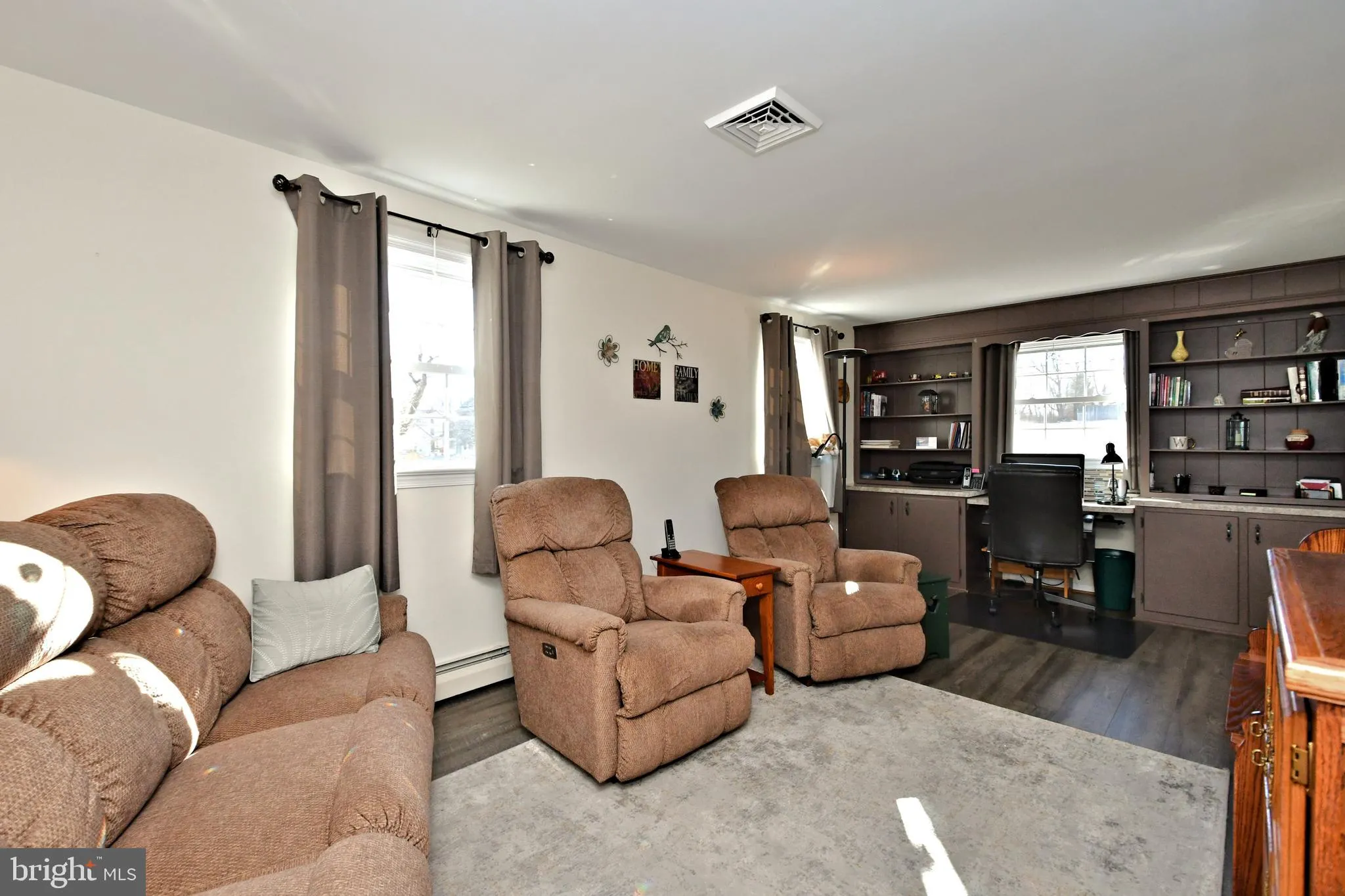 Pennsburg, Pennsylvania 18073, United States, 4 Bedrooms Bedrooms, ,2 BathroomsBathrooms,Residential,Pending,19807