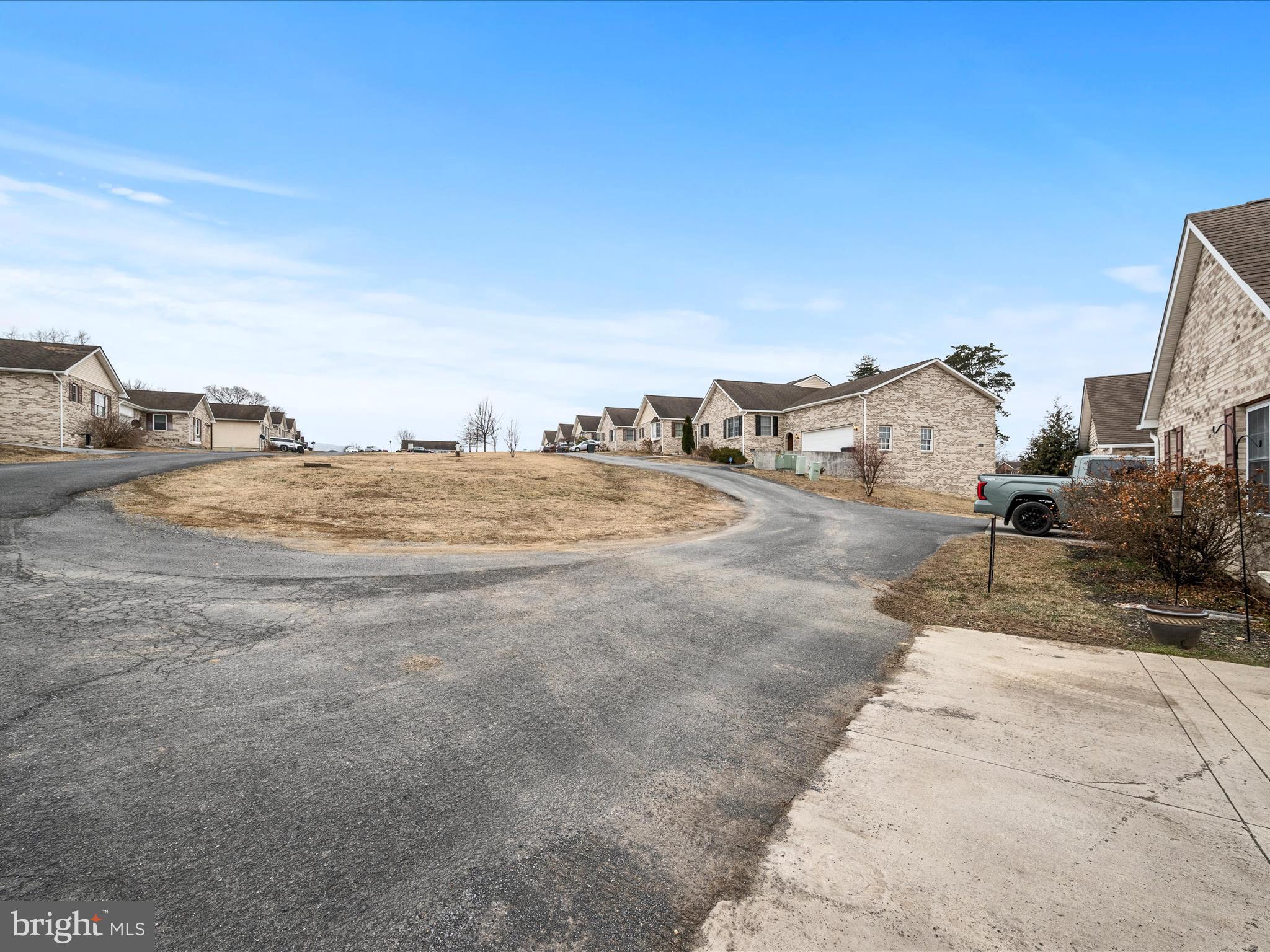 SIGNAL KNOLLS - Residential